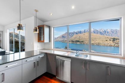 Paradise Peaks - Queenstown Holiday Home - image 12