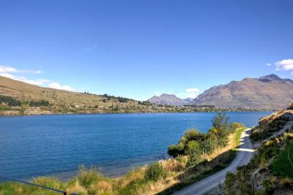 The Villa Lookout - Queenstown Holiday Villa - image 13