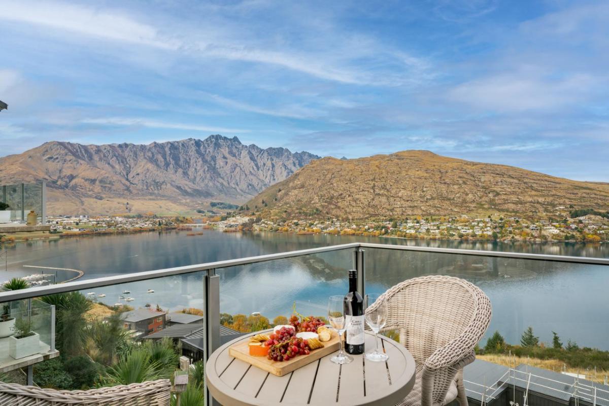 Lakeview Retreat - Queenstown Holiday Home - main image