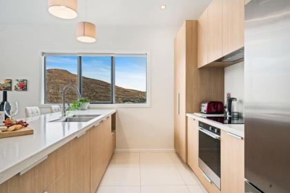 Lakeview Retreat - Queenstown Holiday Home - image 5