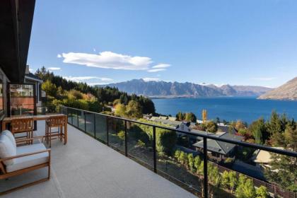 Lake and Mountain View 2 Bedroom House - image 9