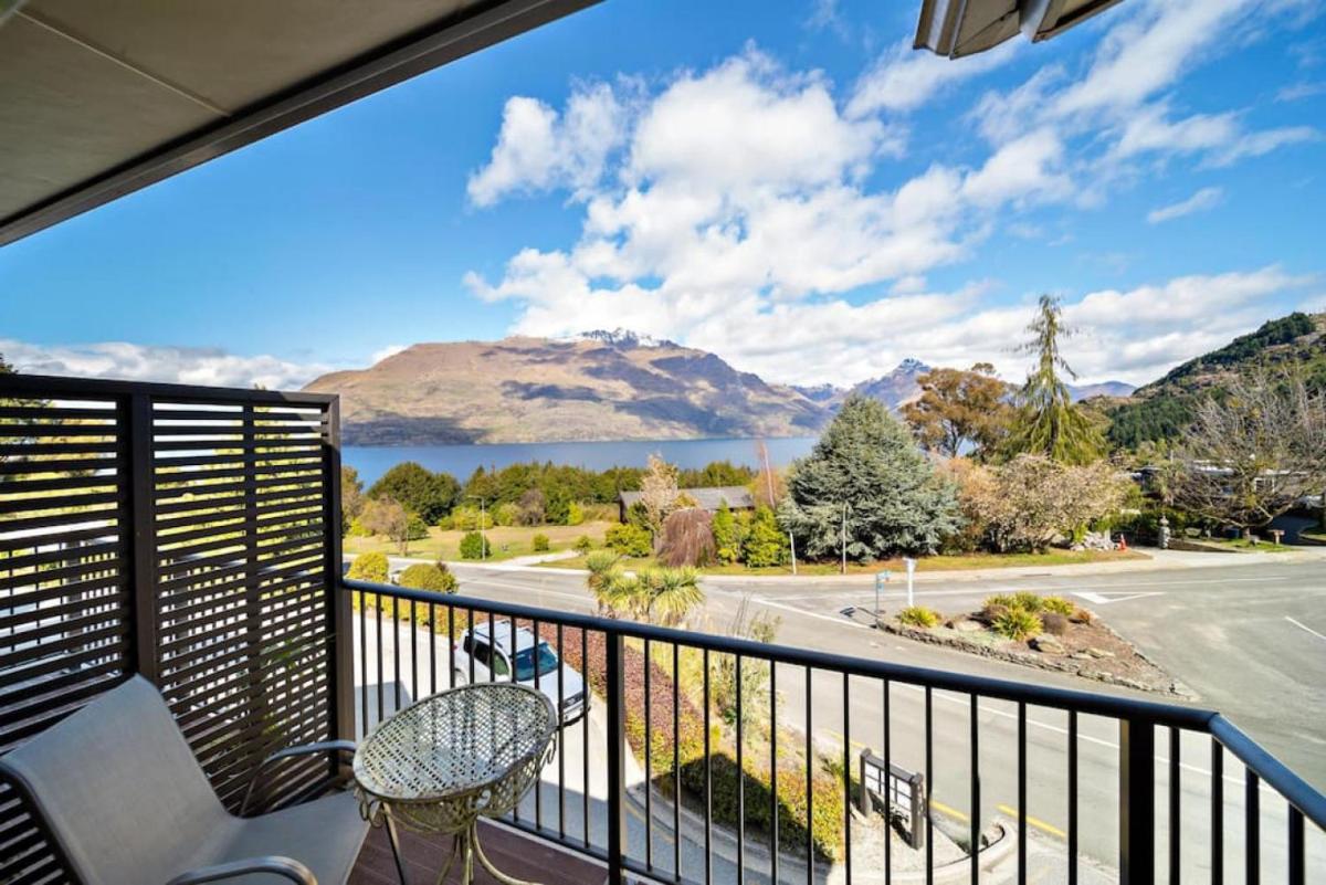 Sunshine Bay Escape - Close to Central Queenstown - main image