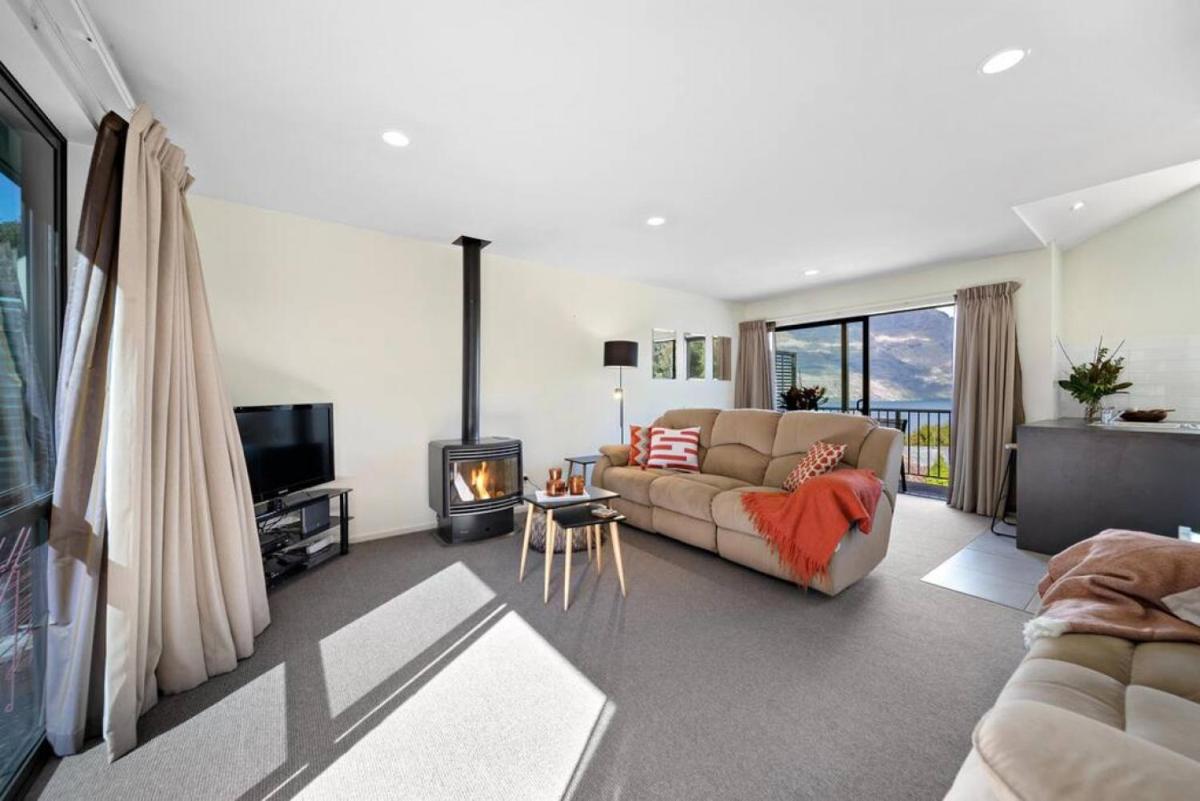 Sunshine Bay Escape - Close to Central Queenstown - image 2