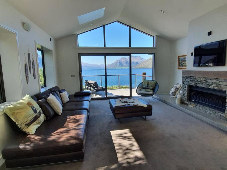 Private Retreat - Stunning Lake & Mountain Views - image 2