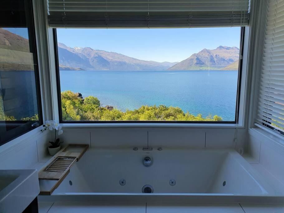 Private Retreat - Stunning Lake & Mountain Views - image 3