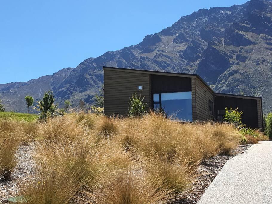 Beautiful Lake and Alpine Views - Queenstown - image 3