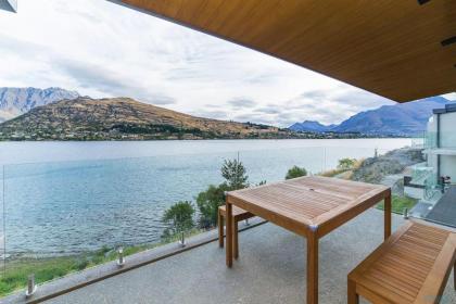 Atalante - Lakefront Location with Stunning Views - image 4