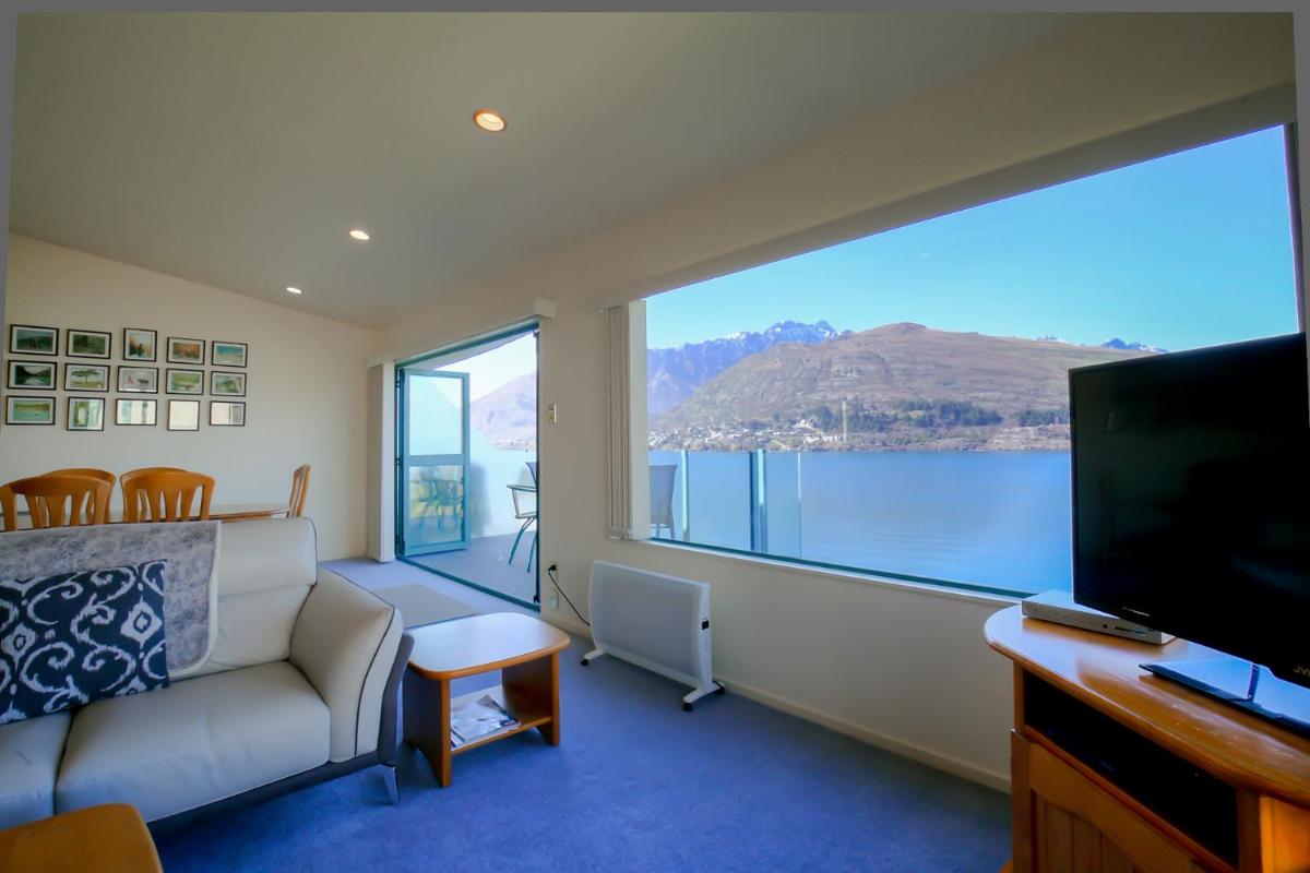 Frankton House - Queenstown Holiday Home - image 3