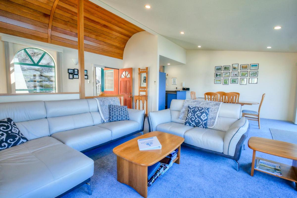 Frankton House - Queenstown Holiday Home - image 5