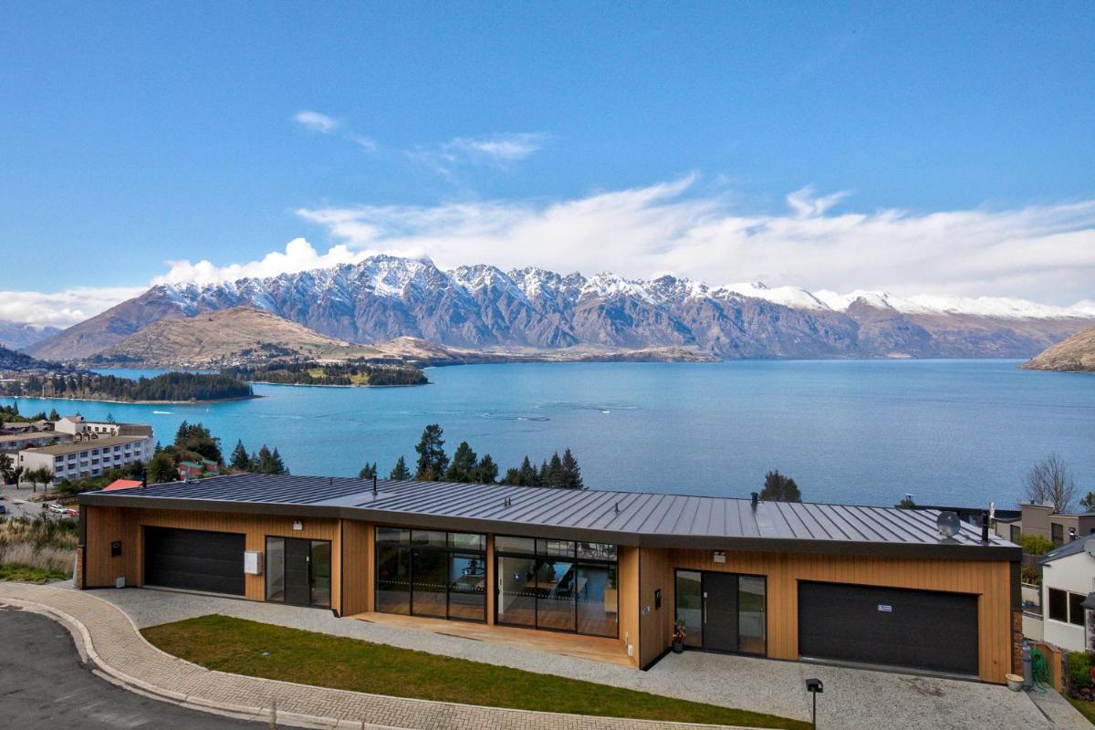 Falcon's View Queenstown - main image