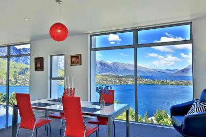 Spectacular Panoramic 5Bedroom Lakeview - image 8