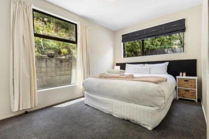 The Alpine - Queenstown Holiday Home - image 12