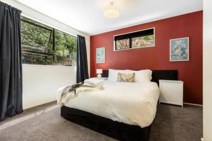 The Alpine - Queenstown Holiday Home - image 14