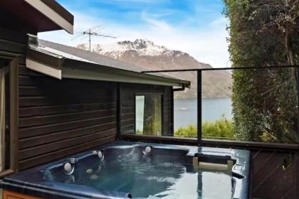 The Alpine - Queenstown Holiday Home - image 2