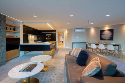 Q1 Luxury Central Apartment - image 9