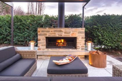 Three Peaks Queenstown - Spa Pool & Outdoor Fire - image 2