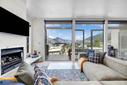 Vailmont Villa Central Queenstown - image 1