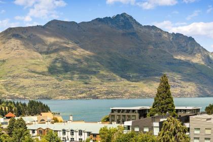 Vailmont Villa Central Queenstown - image 11